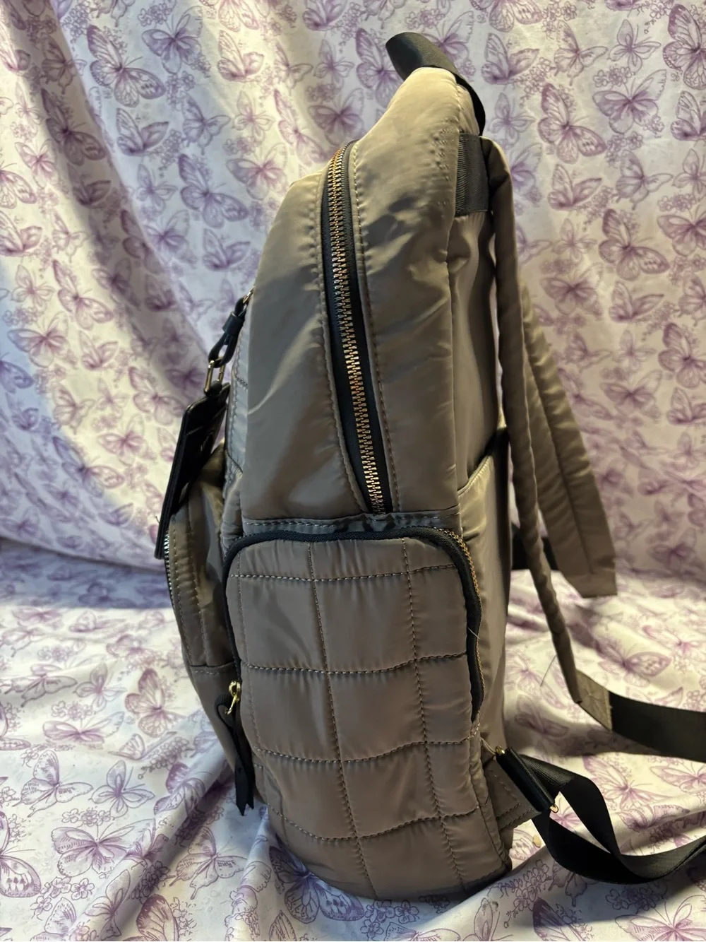✴️Adrienne Vittadini Quilted Taupe Backpack